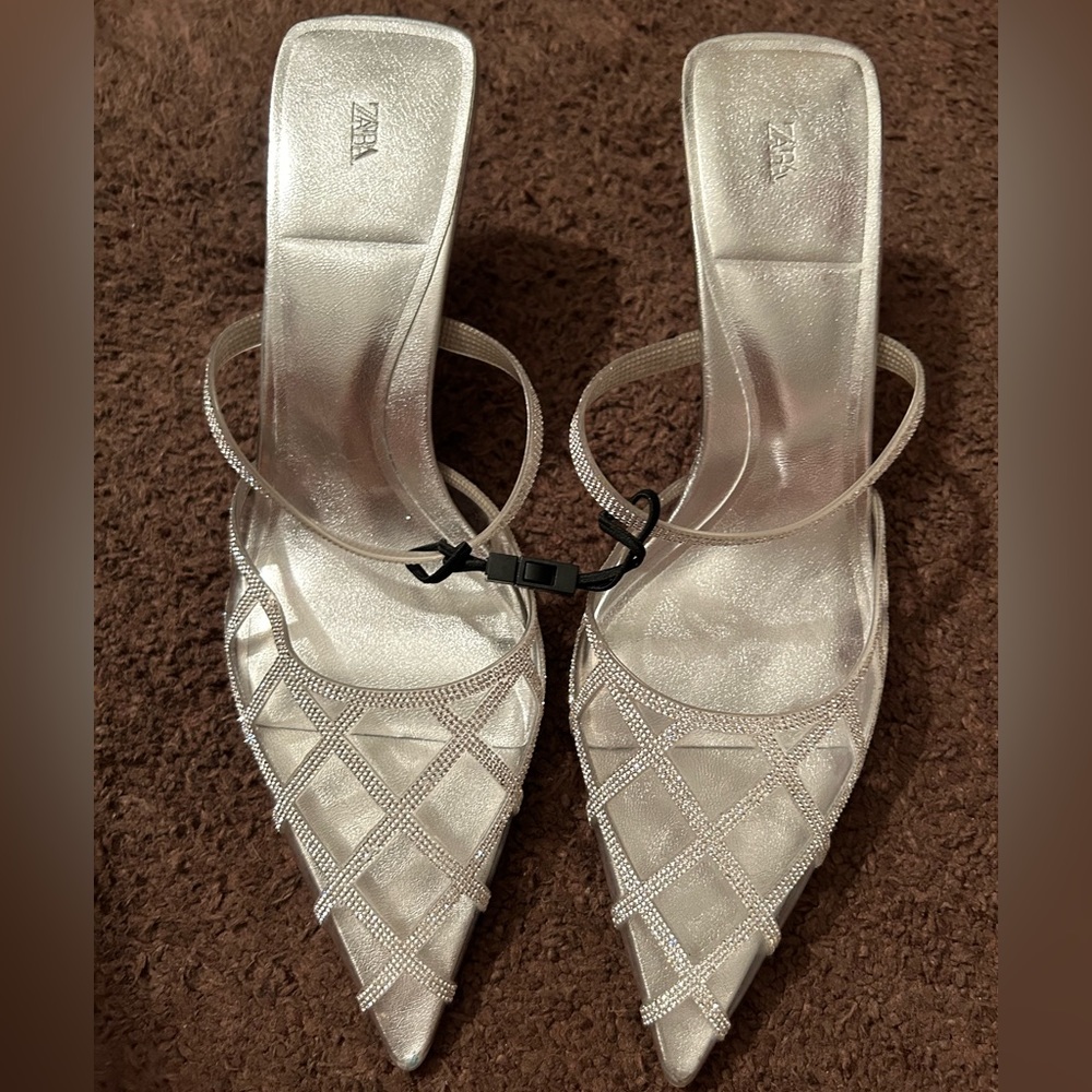 Zara: silver heel, never used tag is off